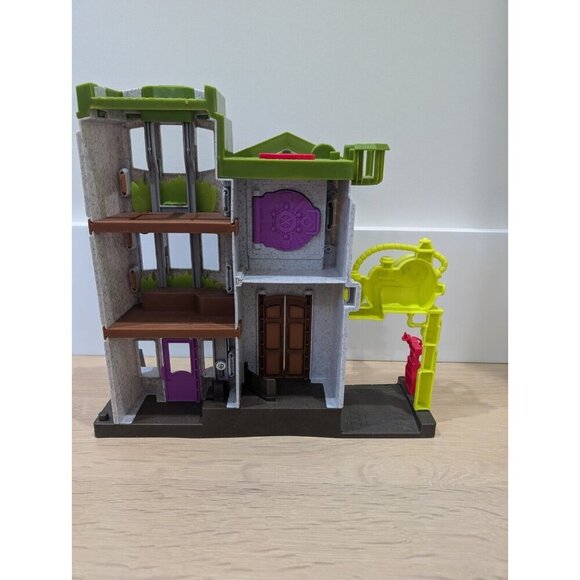 Imaginext DC Super Friends Batman The Joker Bank Crime Alley Playset & 5 Figures - Picture 12 of 16